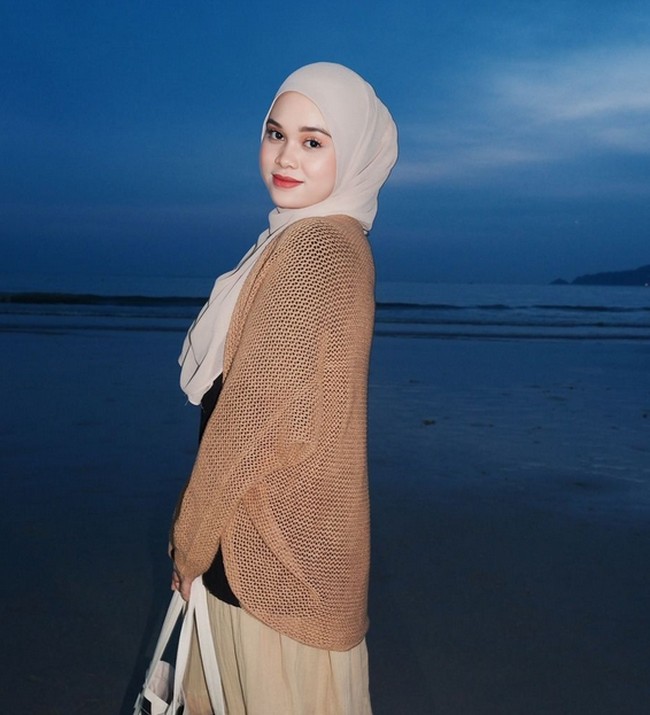 Wanita 25 tahun itu adalah dikenal dengan tenang dan bersahaja. Dia pun wanita cerdas dengan pernah mengambil pendidikan diploma guru agama di Mesir.Foto: dok. Instagram/@umisyamazlan