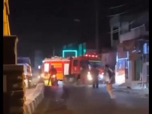 Detik-detik Mobil Damkar Tertabrak Kereta Api di Indramayu