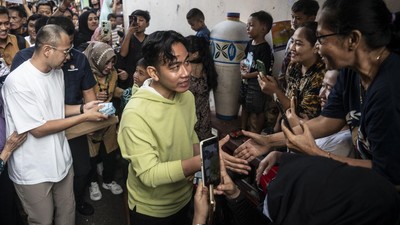 Potret Gibran Blusukan di Jakarta, Ditemani Raffi Ahmad