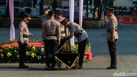 Serah terima jabatan dilakukan di Lapangan Presisi Polda Metro Jaya, Rabu (3/7/2024). Sejumlah pejabat utama Polda Metro Jaya turut hadir dalam acara tersebut.