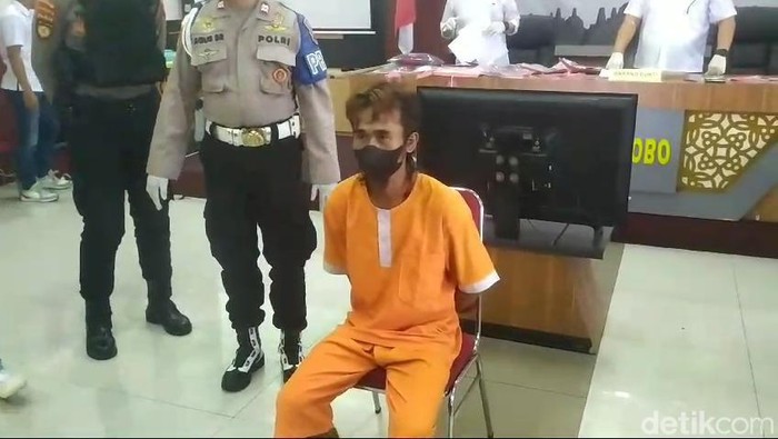 Mudiman (35), suami yang bunuh istrinya lalu dibuang ke Waduk Wadaslintang, Wonosobo.