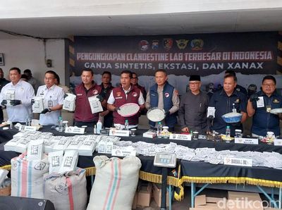 Pengungkapan Pabrik Ganja Sintetis Terbesar di Malang
