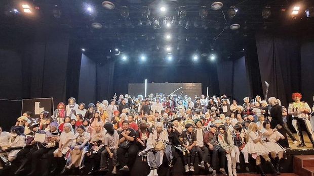 Para cosplayer di Cosura usai menggelar acara tahunan.