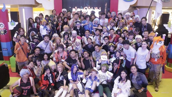 Para cosplayer di Cosura usai menggelar acara tahunan.
