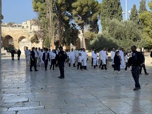 Ratusan Pemukim Israel Serbu Kompleks Masjid Al Aqsa