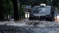 Diketahui, hujan deras mengguyur sejumlah titik di Jakarta sore ini.