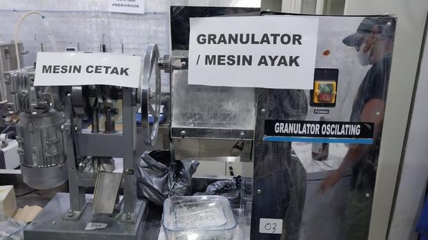 Pengungkapan pabrik ganja sintetis di Kota Malang yang disebut terbesar se-Indonesia.