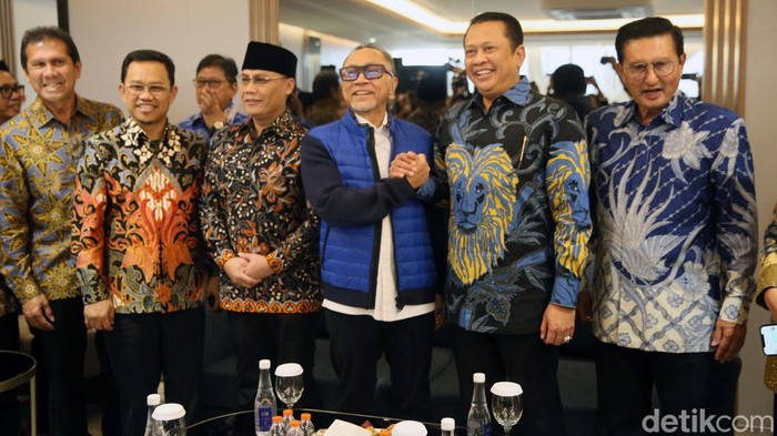 Ketua MPR Bambang Soesatyo bersama pimpinan MPR lainnya mendatangi kantor DPP PAN, Jakarta. Mereka bertemu Ketua Umum PAN Zulkifli Hasan.