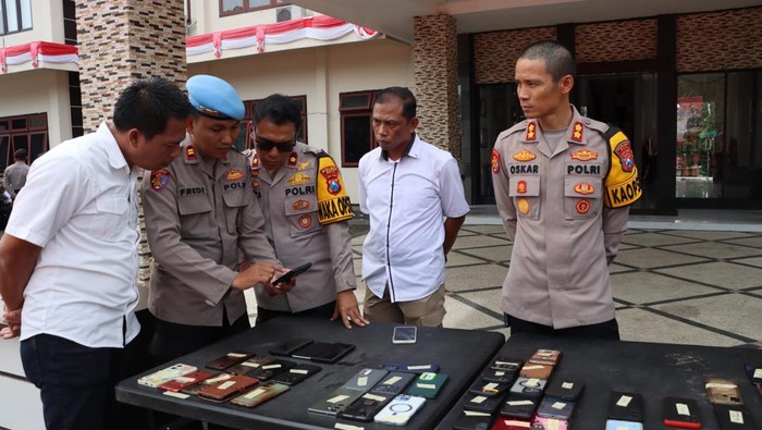 Polres Batu razia ponsel anggota