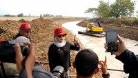 Sebelum dinormalisasi, jika musim tanam tiba, kali tersebut akan meluap dan banjir. Dengan normalisasi, aliran-aliran yang menjadi sedimentasi akan berkurang.