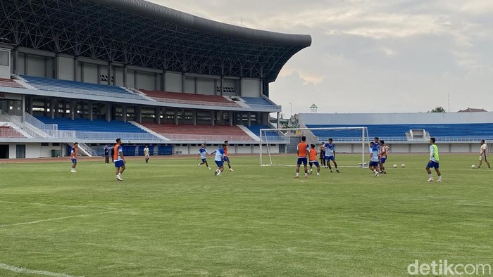 Sesi latihan perdana PSIM Jogja di Stadion Mandala Krida, Rabu (3/7/2024).