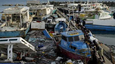 Puluhan Kapal Nelayan di Barbados Hancur Diterjang Badai Beryl
