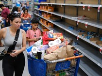 Rak Supermarket di Meksiko Ludes Diserbu Warga Jelang Datangnya Badai