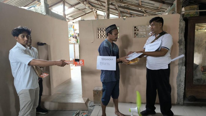 Rekonstrusksi perampokan disertai pembunuhan di Gresik