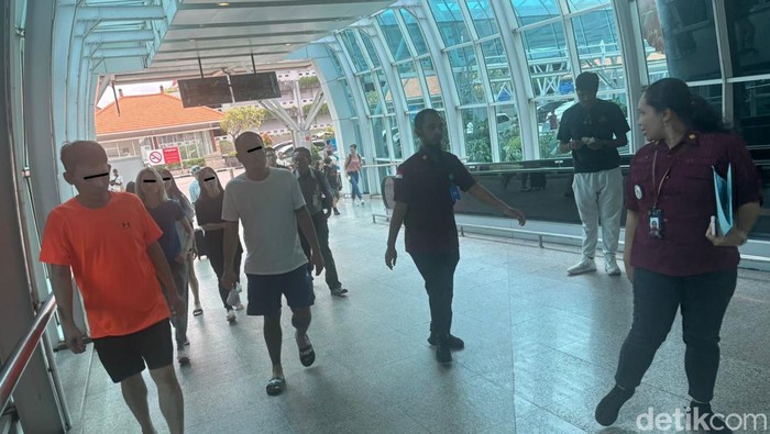 Rudenim Denpasar mendeportasi para WN Taiwan pelaku kejahatan siber di Bali. (Dok. Kanwil Kemenkumham Bali)