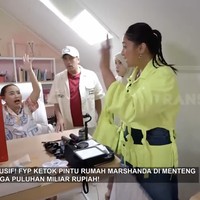 Loteng pun dimanfaatkan untuk ruangan berkreasinya. “Jadi aku membuat satu tembok di mana anakku bebas coret-coret,” kata perempuan 34 tahun itu.Foto: YouTube/Trans7 Official