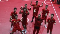 Tim sepak takraw Indonesia meraih medali emas setelah menang dengan skor 2-0 (15-10, 17-14).   