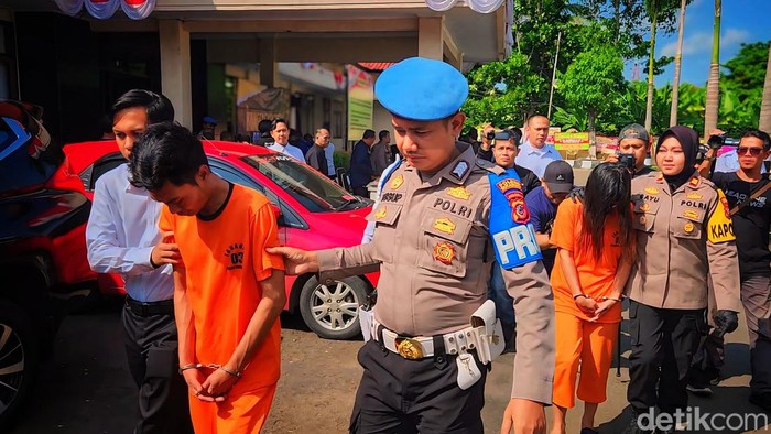 Sepasang kekasih yang bunuh IRT di Sukabumi.