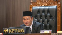 Sementara itu, Hasyim tidak menghadiri langsung sidang putusan tersebut. Dia hadir secara daring melalui zoom.
