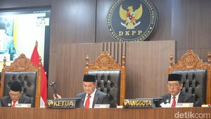 Terbukti Asusila, DKPP Berhentikan Ketua KPU Hasyim Asyari