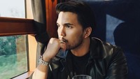 Thariq Halilintar juga pernah bergabung pada beberapa kesempatan bergengsi. Termasuk ketika mencoba momen makan mewah di dalam sebuah kereta. Foto: Instagram/thariqhalilintar