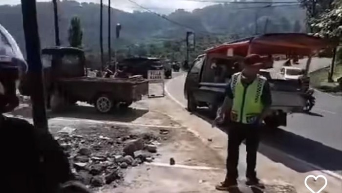 Hasil Pembongkaran Lapak PKL Puncak yang Diubah Jadi Tempat Parkir oleh Dishub