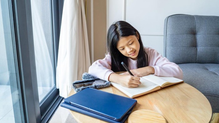 25 Surat untuk Kakak Pendamping OSIS MPLS Laki-laki dan Perempuan