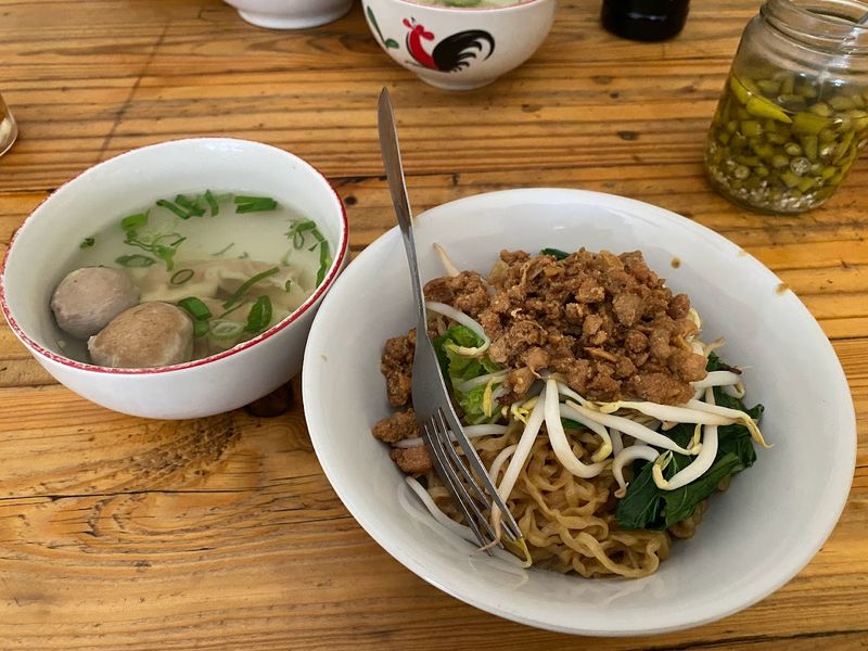 5 Mie Ayam Paling Enak di Tebet, Ada yang Terkenal Sejak 1970an!