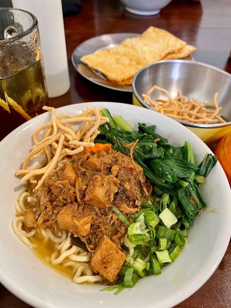 5 Mie Ayam Paling Enak di Tebet, Ada yang Terkenal Sejak 1970an!