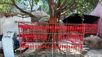 Paviliun Kuil A-Ma dibangun pada waktu yang berbeda, dengan skalanya yang sekarang diperoleh pada tahun 1828. Aula Kebajikan diyakini sebagai bangunan paling awal, yang dibangun pada tahun 1488. Aula Doa atau “Istana Pertama Gunung Suci ” dibangun pada tahun 1605 dan dibangun kembali pada tahun 1629; bukti arkeologis dari tanggal-tanggal ini ditemukan pada prasasti batu di paviliun. Foto: (Dok Nograhany WK/detikcom)