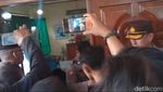 9 Momen Panas-Saling Dorong Antara Keluarga Ade Jigo dan Eksekutor Rumah