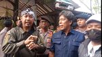 9 Momen Panas-Saling Dorong Antara Keluarga Ade Jigo dan Eksekutor Rumah