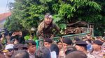 9 Momen Panas-Saling Dorong Antara Keluarga Ade Jigo dan Eksekutor Rumah
