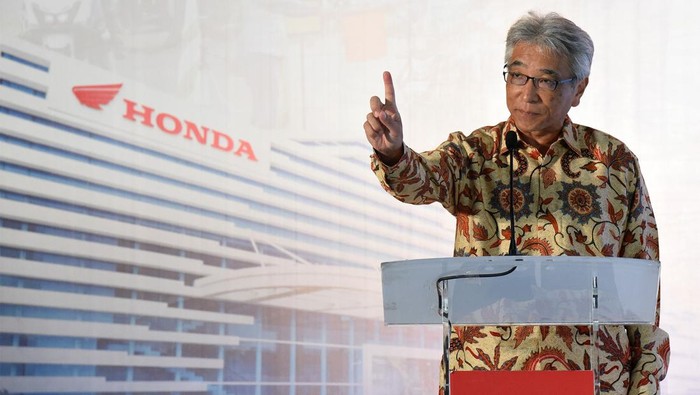 President Director PT Astra Honda Motor Susumu Mitsuishi memberikan sambutan dalam The 15th Astra Honda Safety Riding Instructors Competition (AHSRIC) 2024 di Astra Honda Motor Safety Riding Park (AHMSRP), Cikarang, Bekasi, Jawa Barat, Kamis (4/7/2024). PT Astra Honda Motor (AHM) kembali menggelar Kompetisi Instruktur Keselamatan Berkendara 2024 dengan melibatkan 120 instruktur safety riding, 2.690 advisor safety riding dari dealer Honda, dan 1.577 advisor dari komunitas Honda di seluruh Indonesia sebagai bagian dari komitmen perusahaan untuk menghasilkan SDM unggul dan terlatih dalam mendukung terciptanya budaya keselamatan berkendara yang aman dan nyaman di masyarakat. ANTARA FOTO/Indrianto Eko Suwarso/wpa.