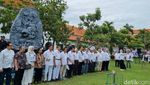 Aksi Bela Prof BUS di Unair Surabaya