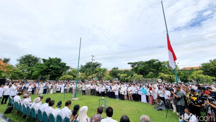 Aksi Bela Prof BUS Usai Dicopot Unair Aksi Bela Prof BUS Usai Dicopot Unair