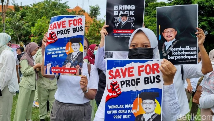 Aksi Bela Prof BUS Usai Dicopot Unair