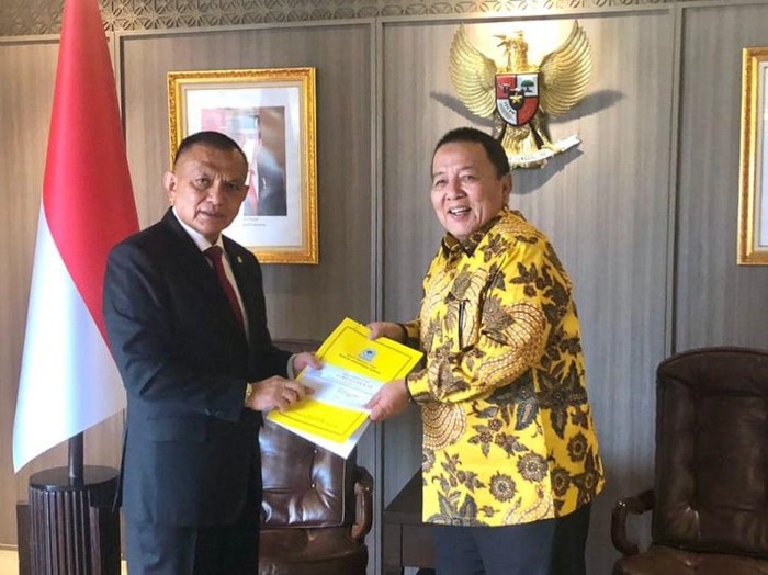Arinal Djunaidi mendapat rekomendasi DPP Partai Golkar, untuk maju sebagai Calon Gubernur Lampung pada Pilgub 2024. Itu seperti yang disampaikan Sekretaris DPD Partai Golkar Lampung, Ismet Roni.