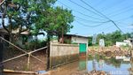 Potret Terbaru Banjir Abadi di Cipayung, Warga Berani Terobos Genangan
