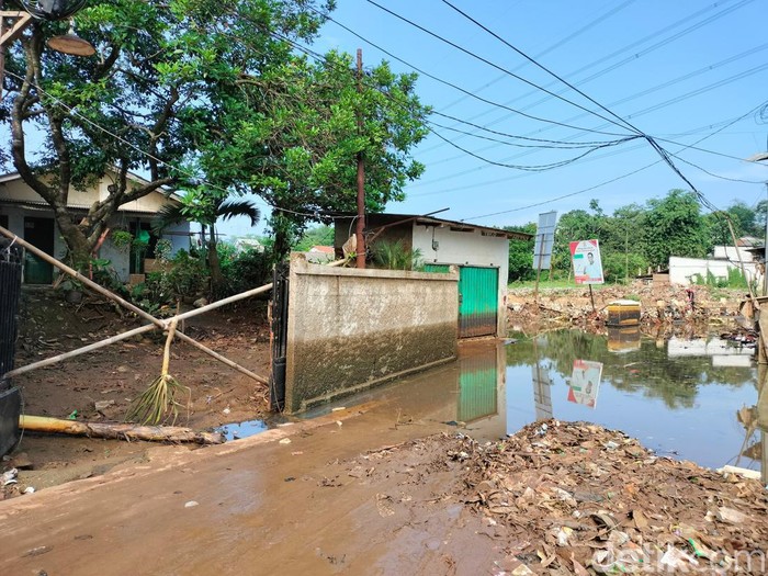 Penampakan banjir abadi di Kampung Bulak Barat, Cipayung, Depok.