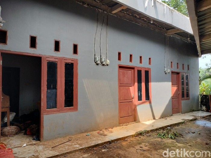 Penampakan kontrakan yang terdampak banjir abadi di Kampung Bulak Barat, Cipayung Depok.