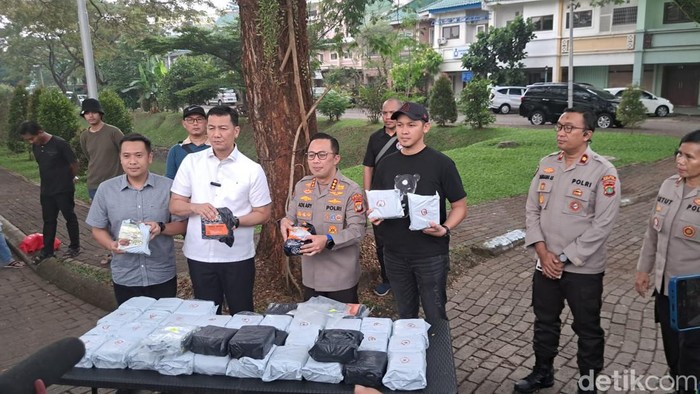 Barang bukti sabu yang diamankan polisi di dalam mobil di RS Jaksel