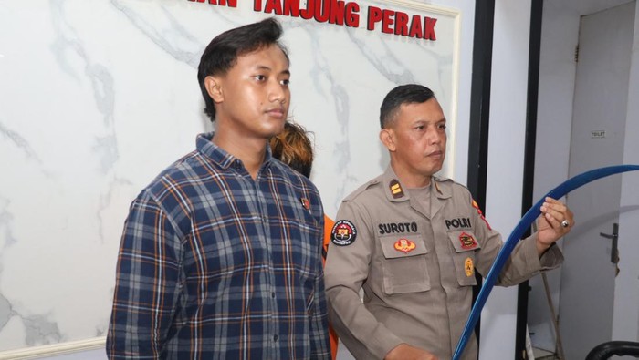 Celurit panjang milik ketua gangster Durian Runtuh 23 Surabaya