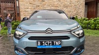 Kendati tidak dijual secara terbuka, Citroen Indonesia siap membantu jika ada konsumen Indonesia yang tertarik dengan mobil listrik ini. Jika berminat, mobil ini bisa dibeli dengan masa tunggu antara 2-3 bulan. Foto: Luthfi Anshori/detikOto