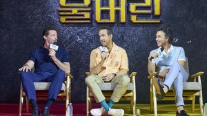 Hugh Jackman, Ryan Reynolds dan Shawn Levy saat menghadiri press conference Deadpool & Wolverine di Korea Selatan pada Kamis (4/7).  Dok. Marvel