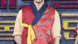 Saat Deadpool Coba Hanbok di Korea Selatan