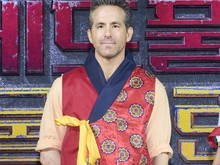 Saat Deadpool Coba Hanbok di Korea Selatan Saat Deadpool Coba Hanbok di Korea Selatan