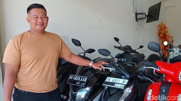 Salah satu dealer motor bekas di Denpasar.