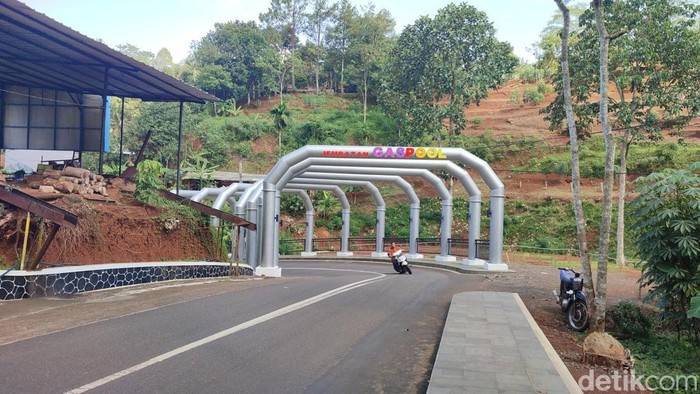 Desa estetik di Kabupaten Ciamis dengan terowongan besi.
