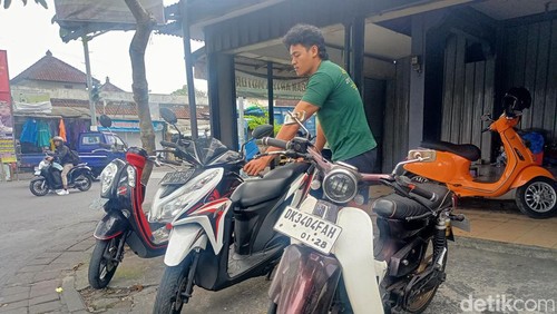 Salah satu diler motor bekas di kawasan Dalung, Badung, Kamis (4/7/2024).